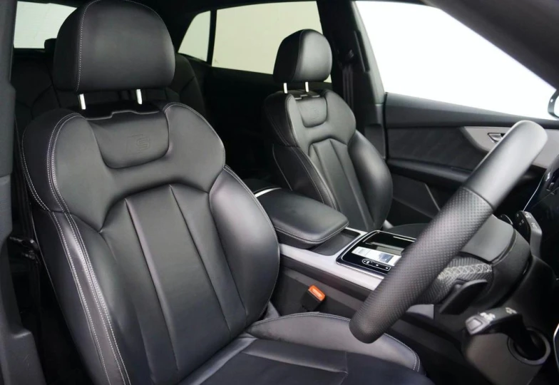 Audi Q8 Blue