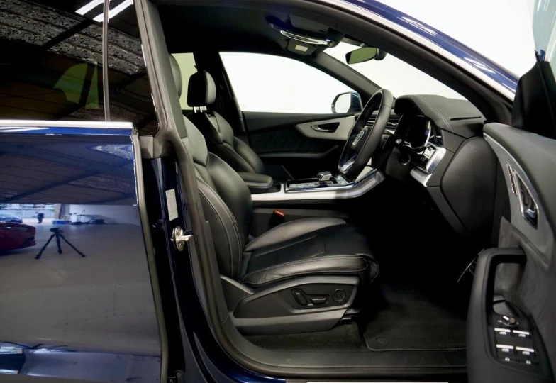 Audi Q8 Blue
