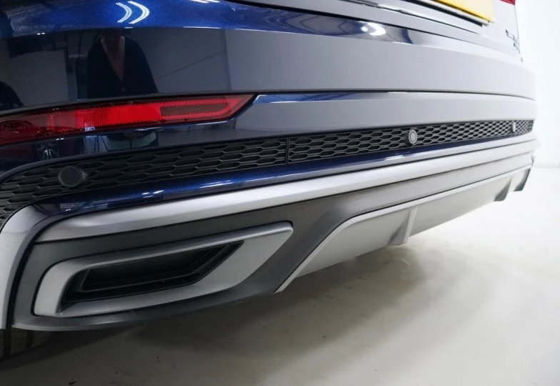 Audi Q8 Blue