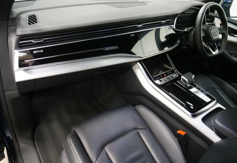 Audi Q8 Blue