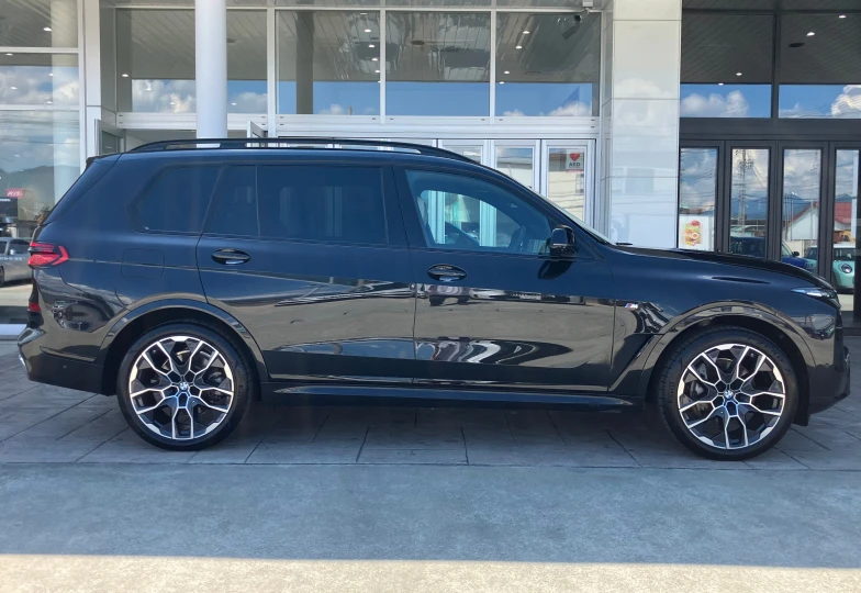 BMW X7 Black