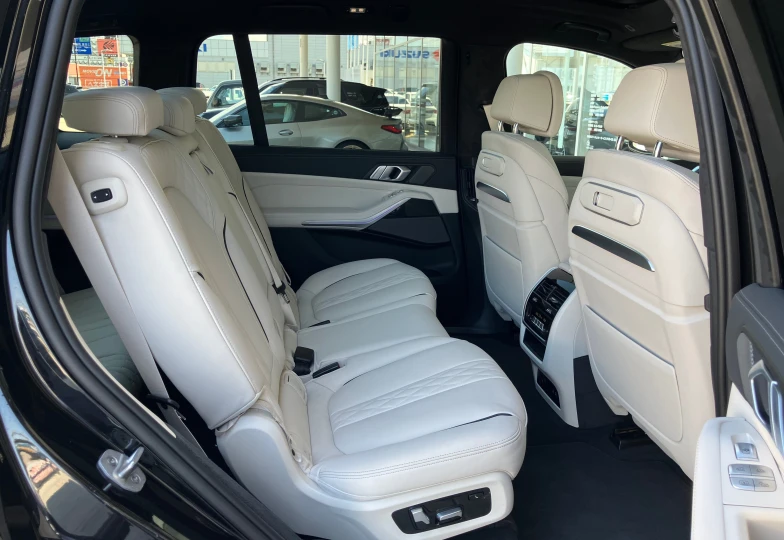 BMW X7 Black