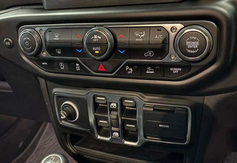 Jeep Wrangler Черный