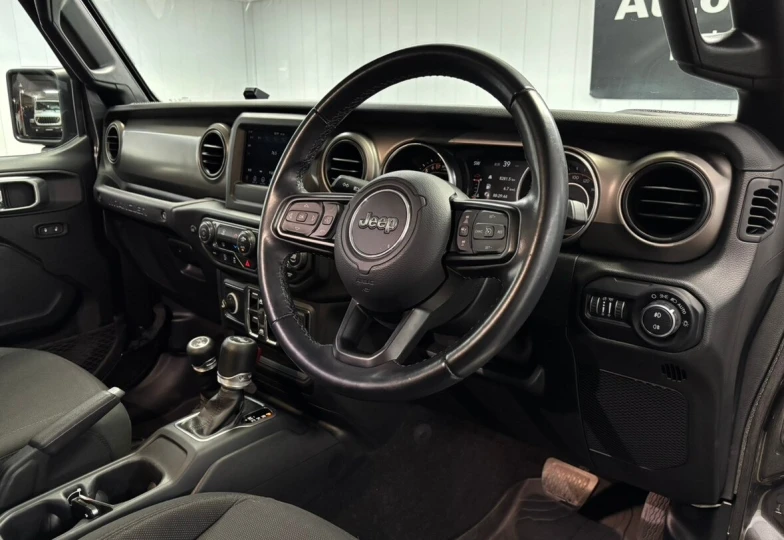 Jeep Wrangler Черный