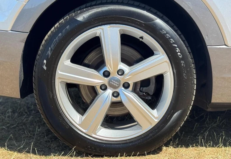 Audi e-tron Grey
