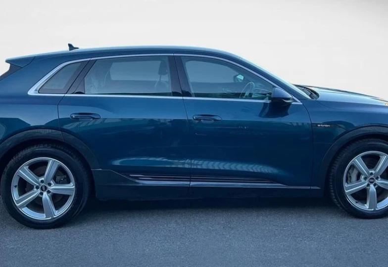 Audi e-tron Blue