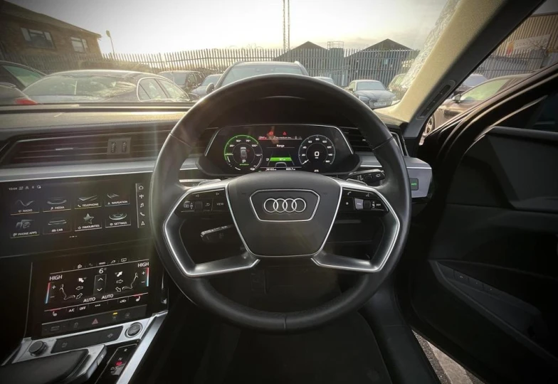 Audi e-tron Blue