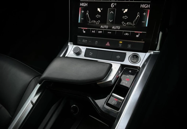 Audi e-tron Blue
