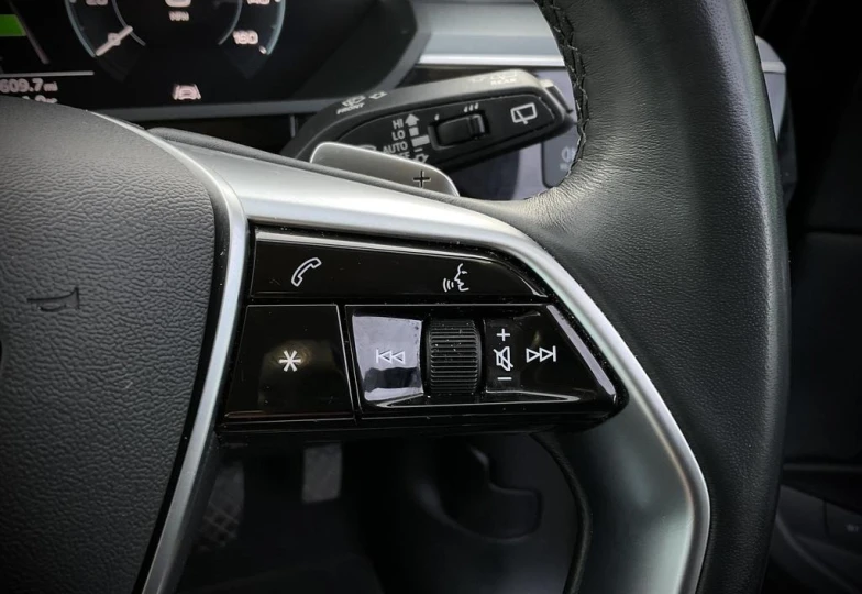 Audi e-tron Blue
