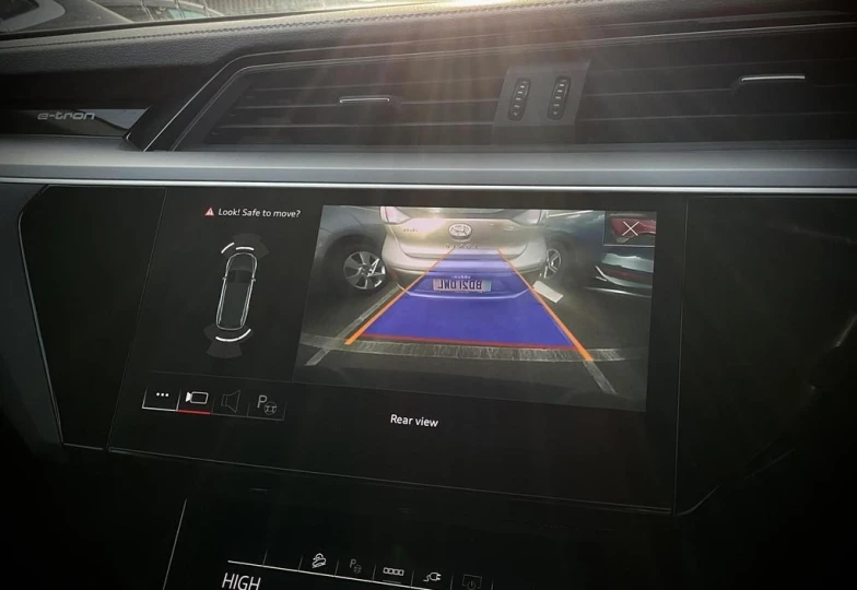 Audi e-tron Blue