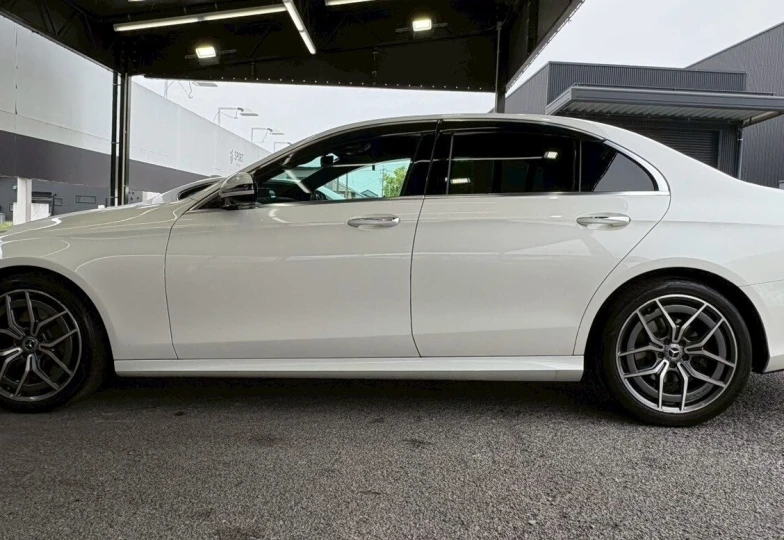 Mercedes E-class White