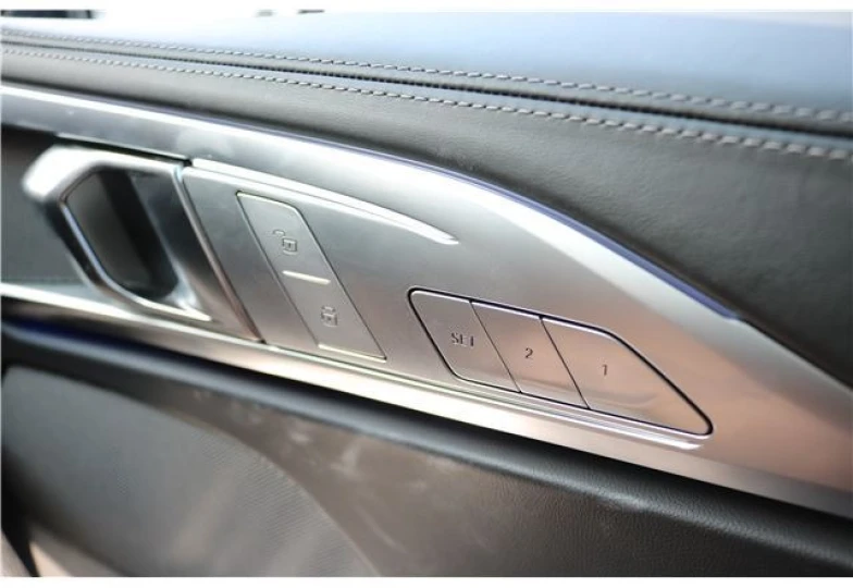 BMW 8 series Black