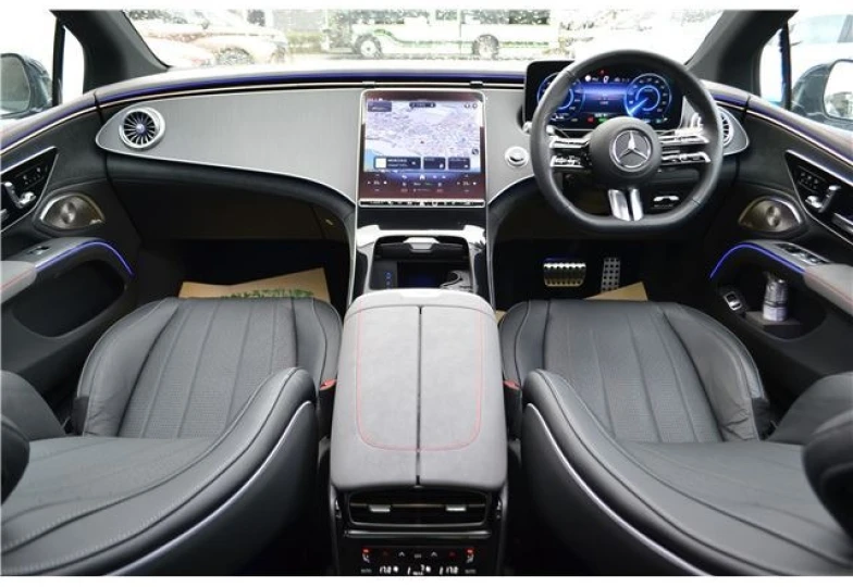 Mercedes EQS Blue