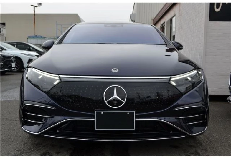 Mercedes EQS Blue