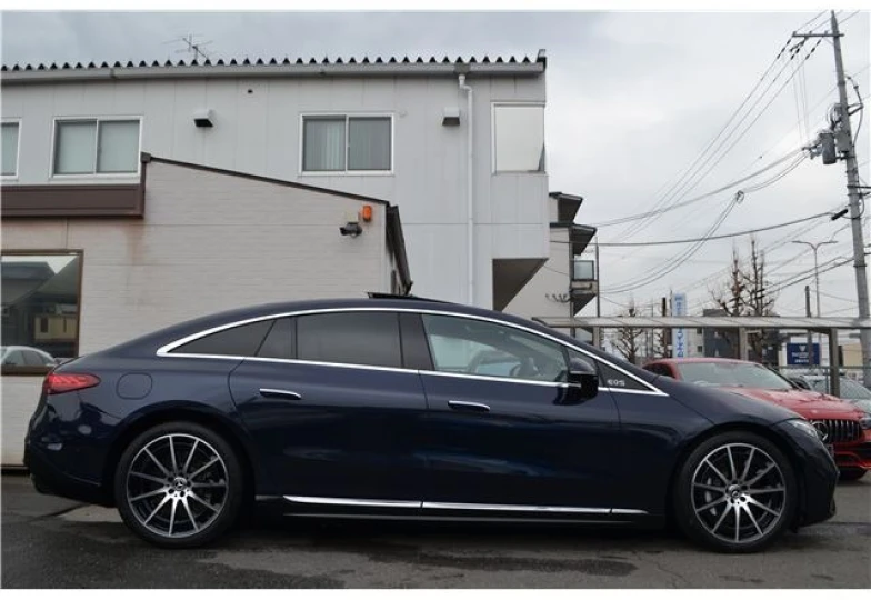 Mercedes EQS Blue