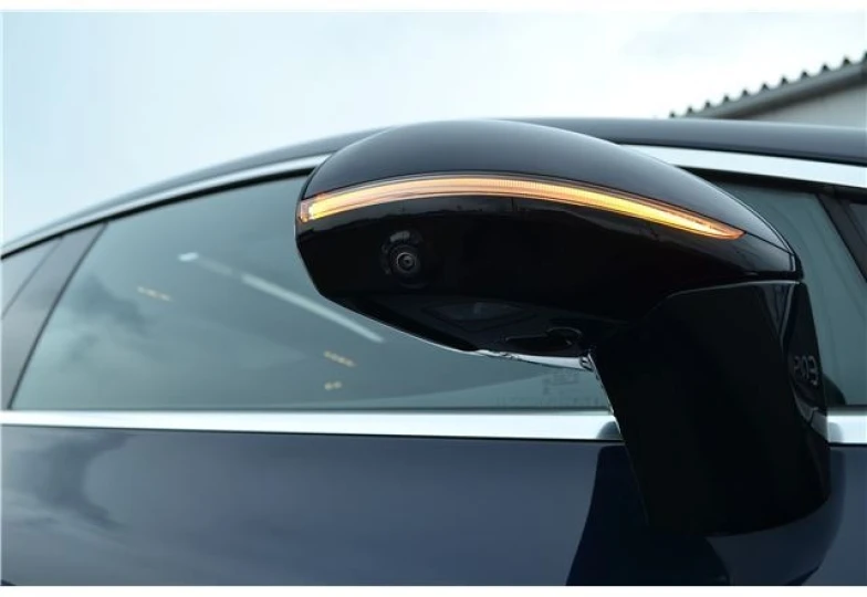 Mercedes EQS Blue