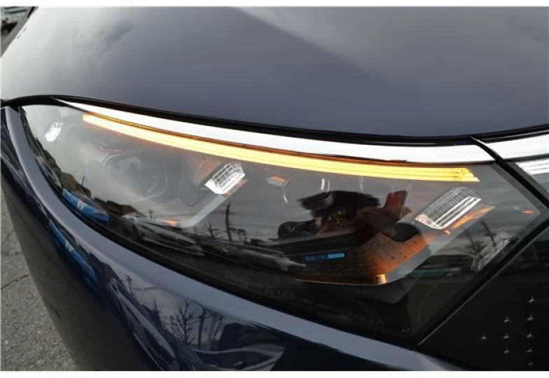 Mercedes EQS Blue