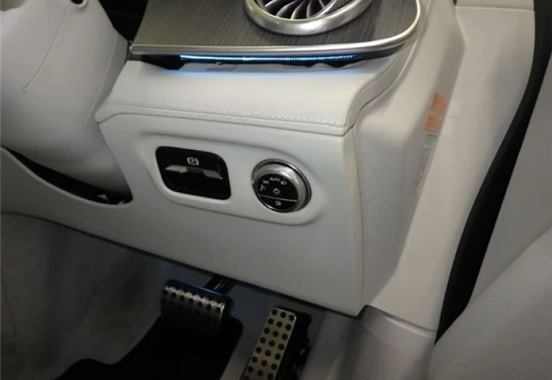 Mercedes EQS Black