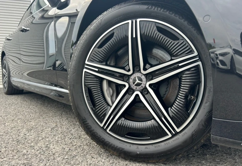 Mercedes EQE Черный