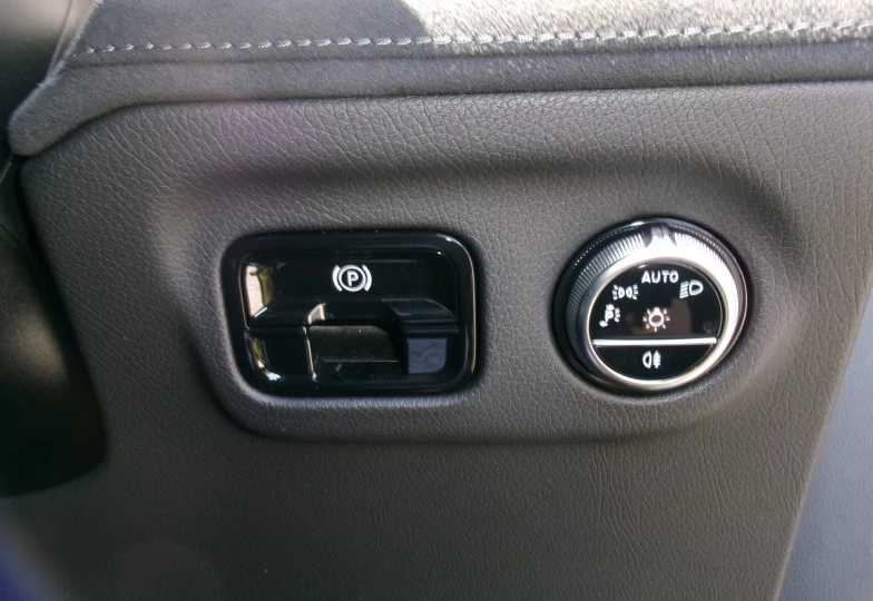 Mercedes EQE Черный