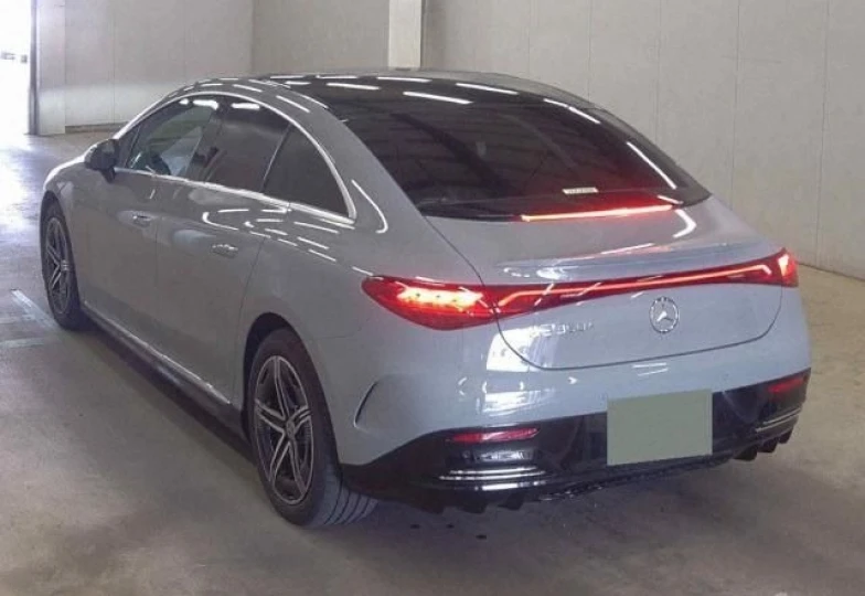 Mercedes EQE Серый