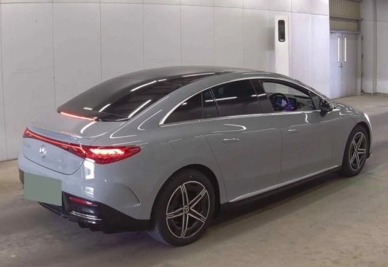 Mercedes EQE Серый