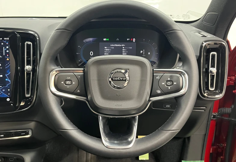 Volvo XC40 Красный
