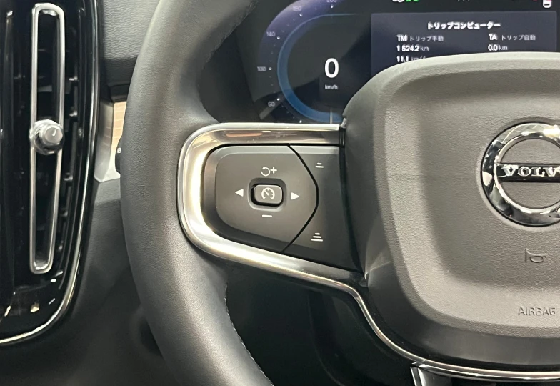 Volvo XC40 Красный