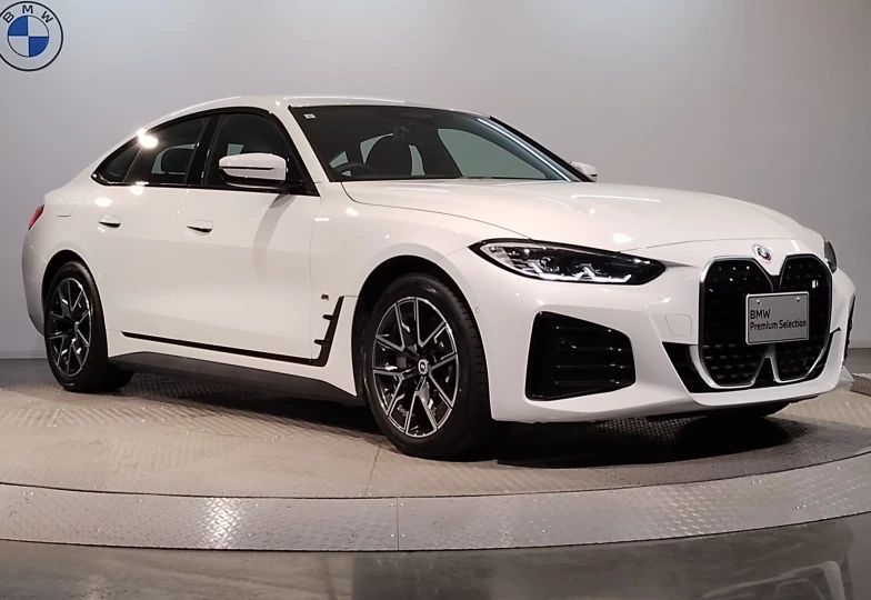 BMW i4 White