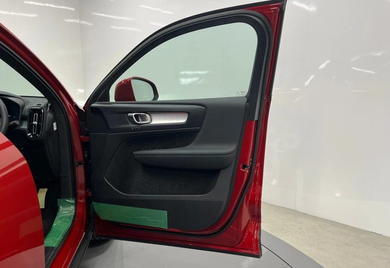 Volvo XC40 Красный