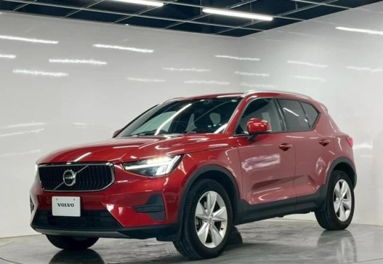 Volvo XC40 Красный