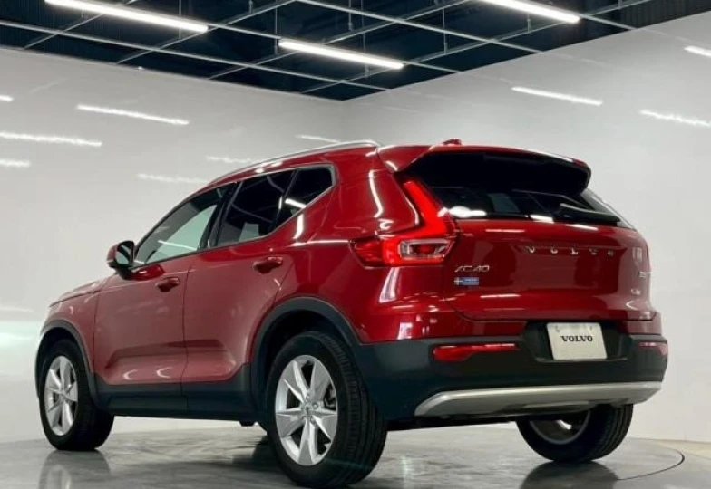 Volvo XC40 Красный