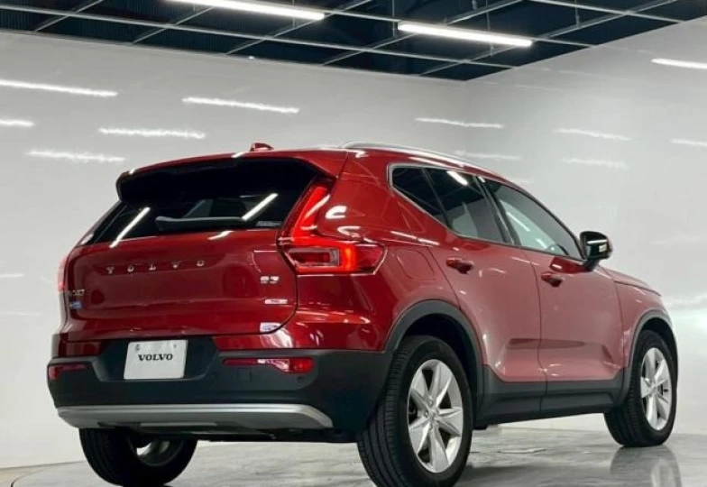 Volvo XC40 Красный