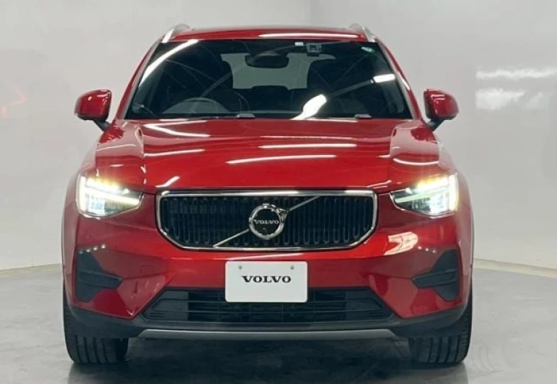 Volvo XC40 Красный