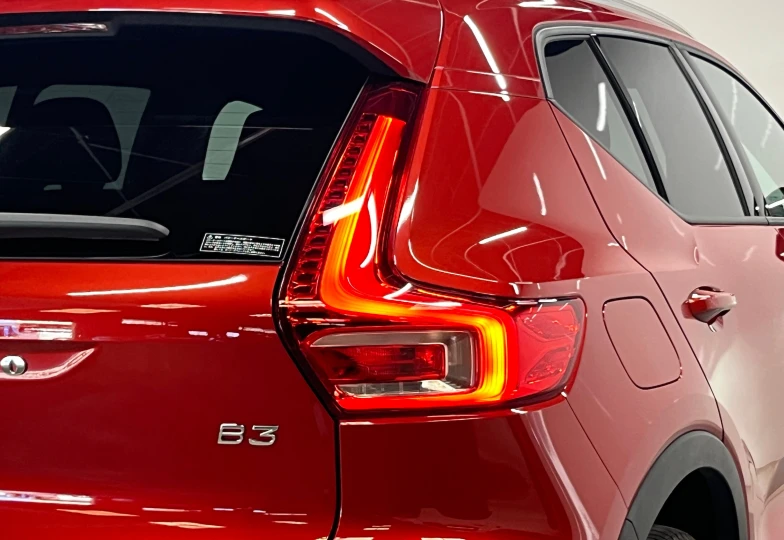 Volvo XC40 Красный