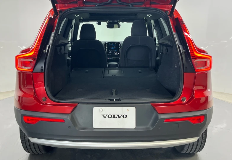 Volvo XC40 Красный