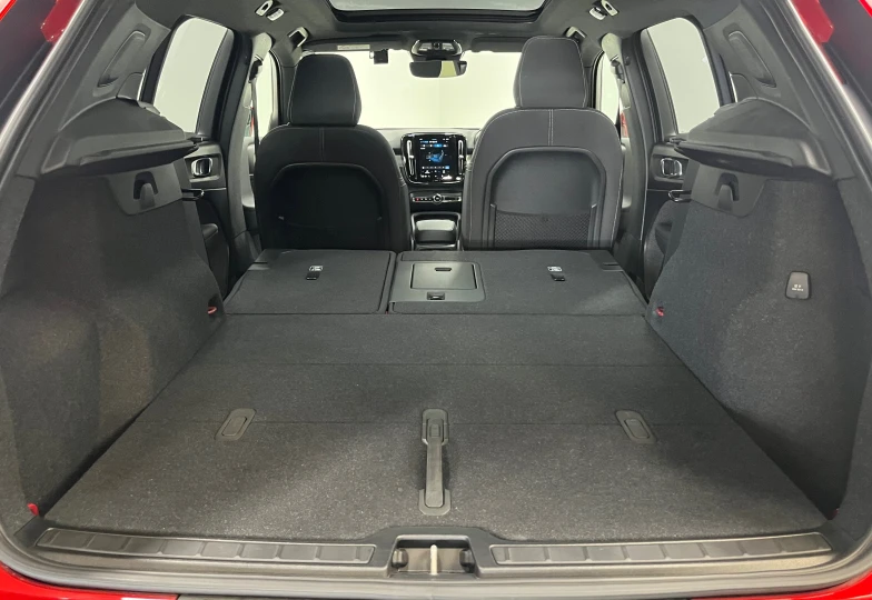 Volvo XC40 Красный