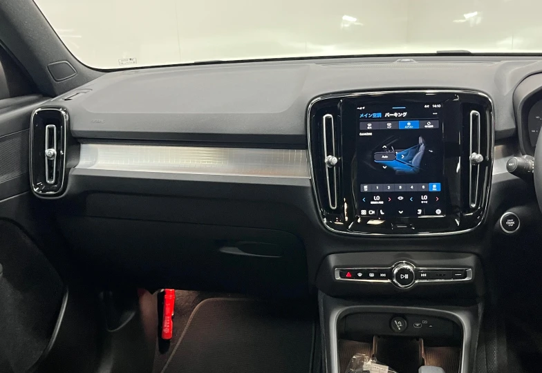 Volvo XC40 Красный