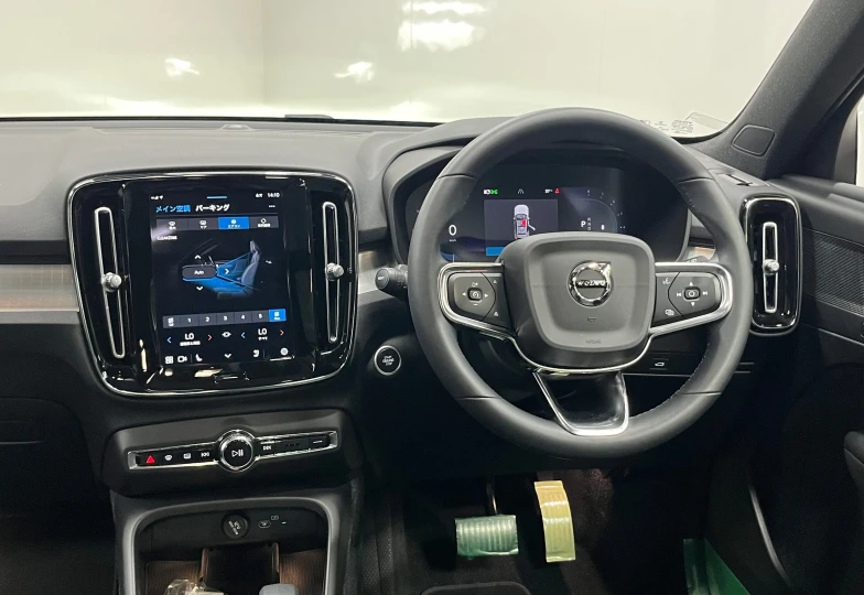 Volvo XC40 Красный