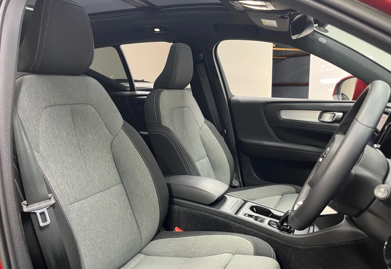 Volvo XC40 Красный
