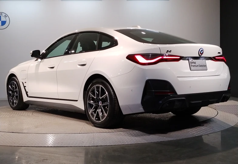 BMW i4 White