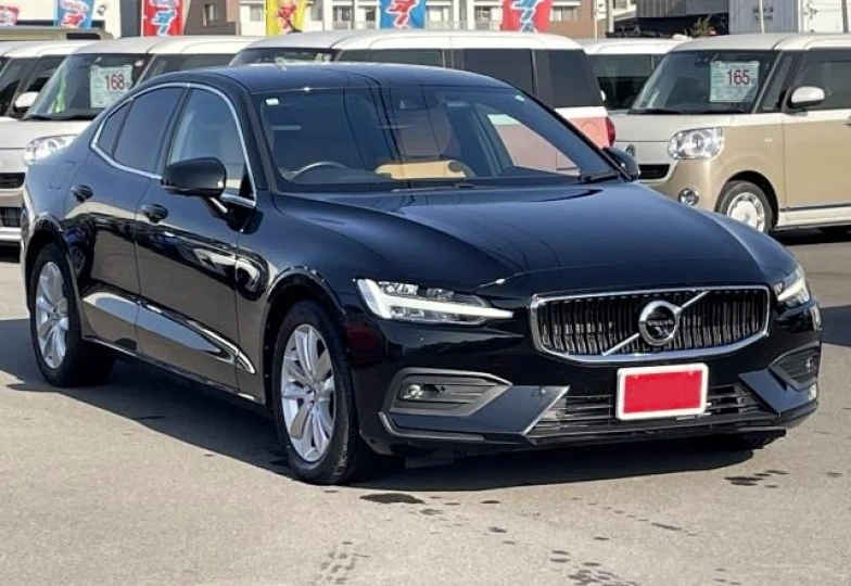 Volvo T4 Black