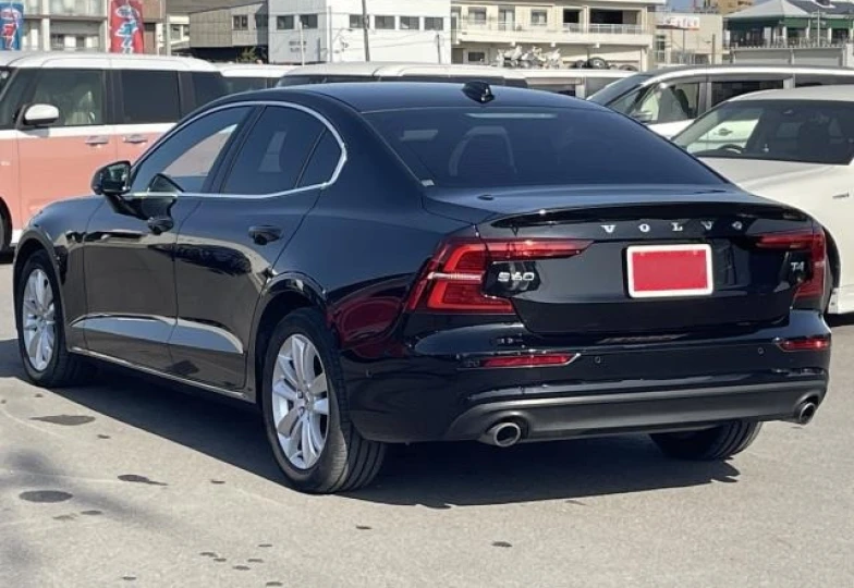Volvo T4 Black