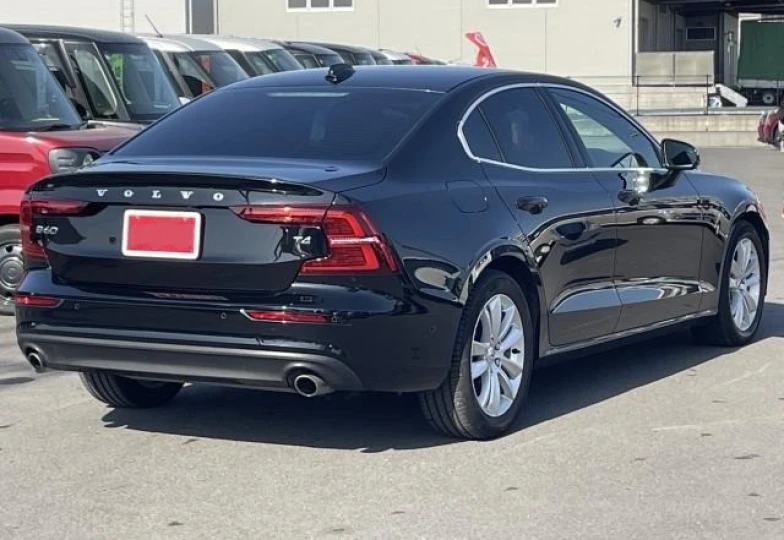 Volvo T4 Black