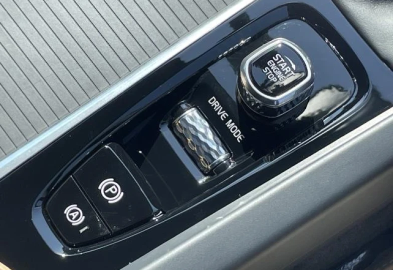 Volvo T4 Black