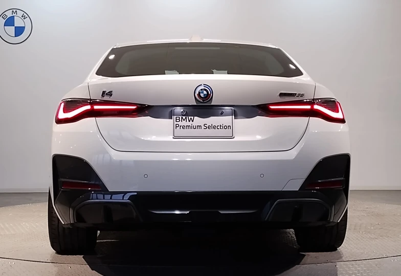 BMW i4 White