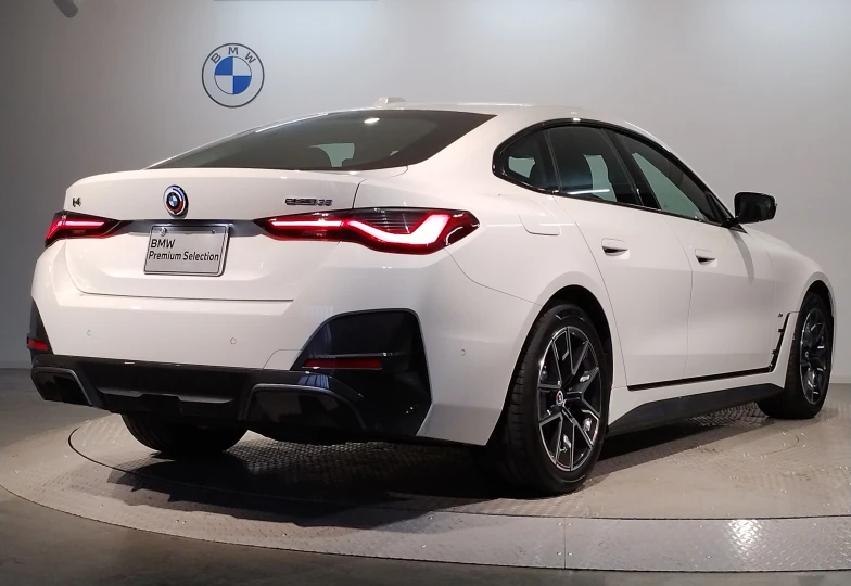 BMW i4 White