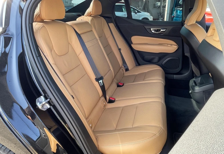 Volvo T4 Black