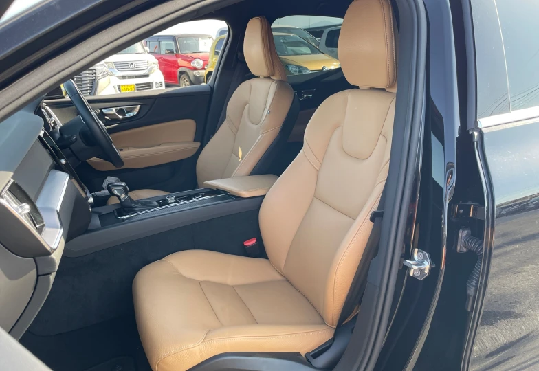 Volvo T4 Black