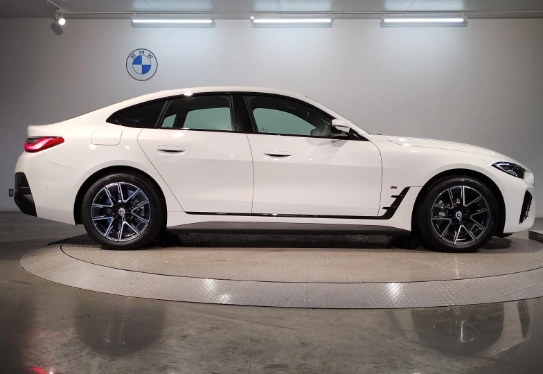 BMW i4 White